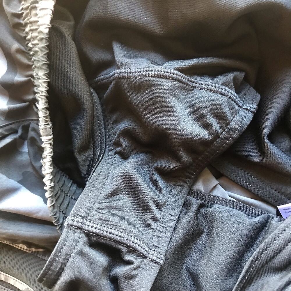 Athleta Mesh Racer Run Short 4" Camo Black Gray Women's Size XS - Picture 8 of 9